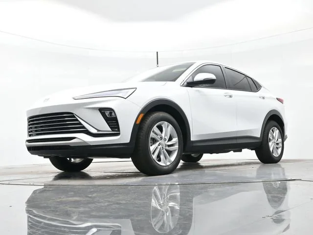 Used 2025 Summit White Buick Preferred image 23