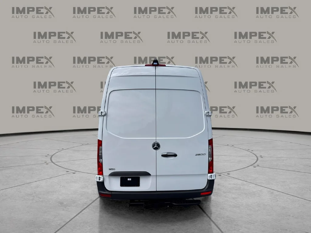 Used 2025 White Mercedes-Benz Cargo 170 WB image 3