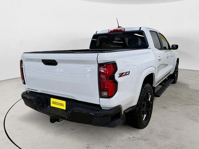 Used 2025 Summit White Chevrolet Z71 image 5