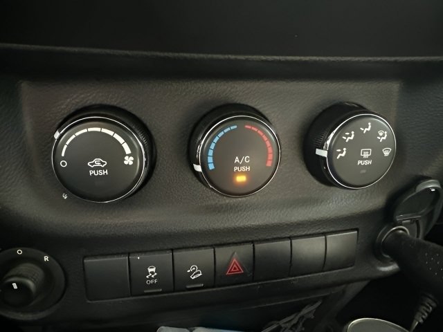 Used 2016 Bright White Clearcoat Jeep Sport image 18