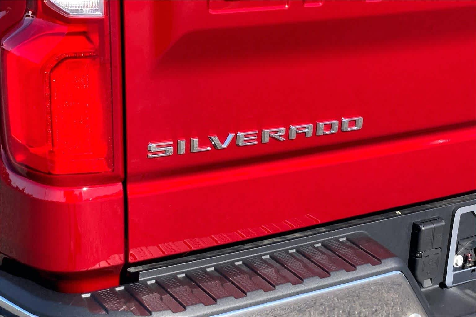 Used 2025 Radiant Red Tintcoat Chevrolet LTZ image 10