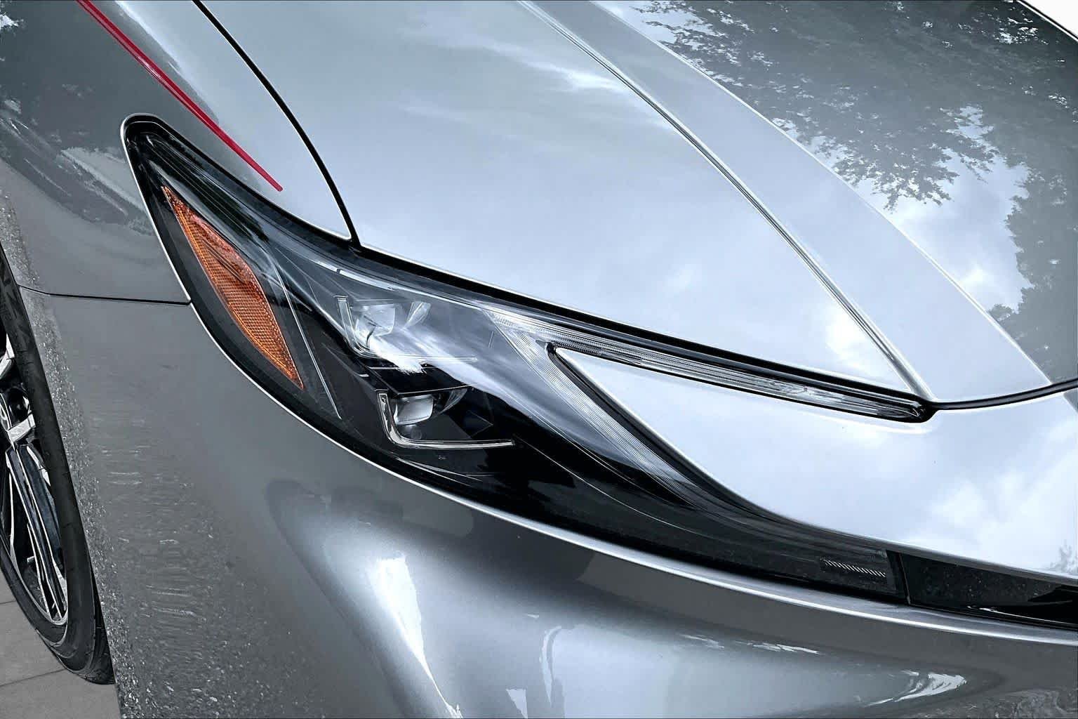 Used 2025 Heavy Metal Toyota XLE image 28