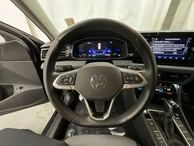 2025 Volkswagen Jetta SE - Photo 11