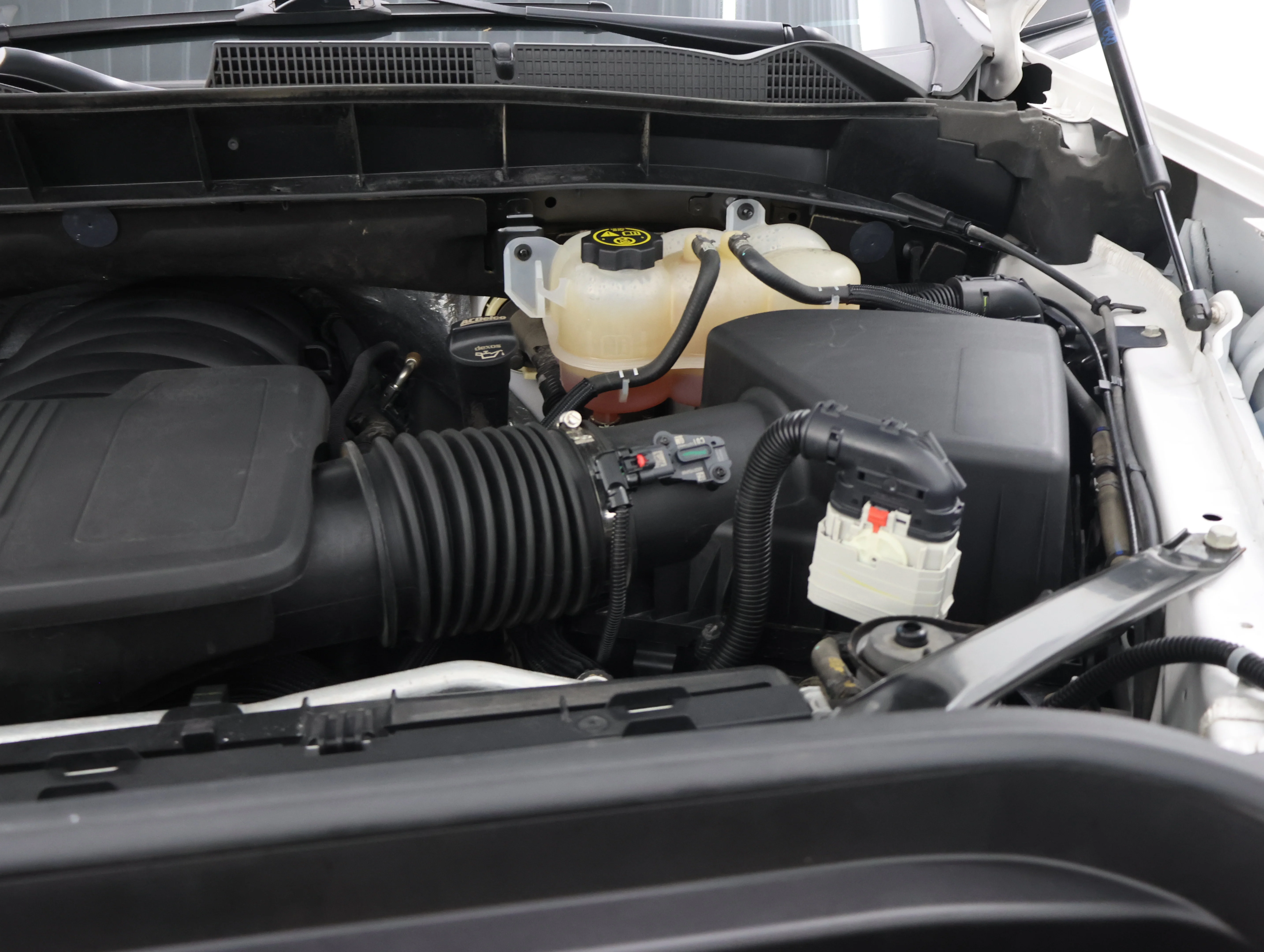 Used 2022 White Frost Tricoat GMC Denali image 20