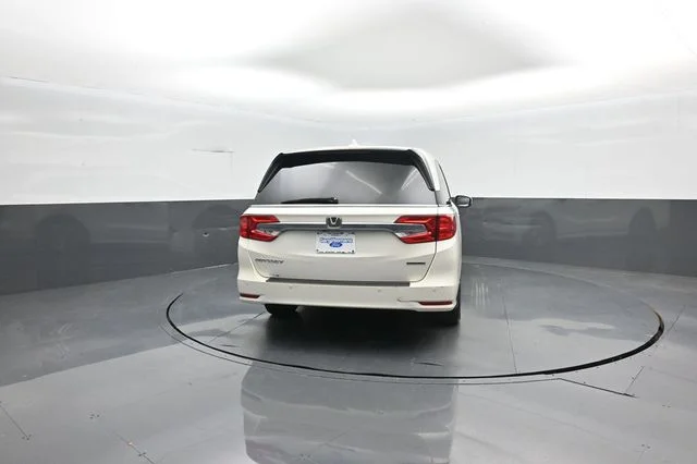 Certified Used 2018 Diamond White Honda Touring image 7