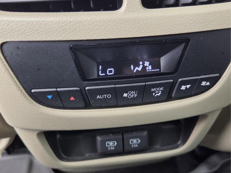 Used 2020 Platinum White Pearl Acura FWD 7-PASSENGER image 13