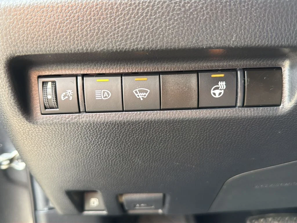 2021 Toyota RAV4 XLE - Photo 11
