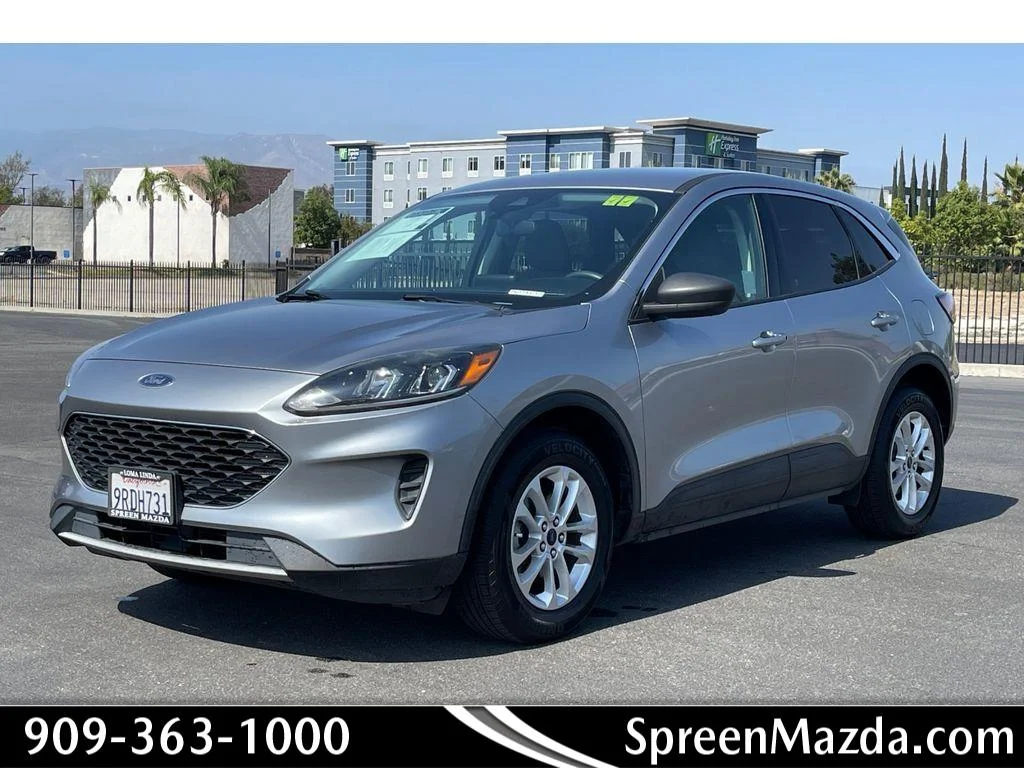 Used 2022 ICONIC SILVER Ford SE image 1