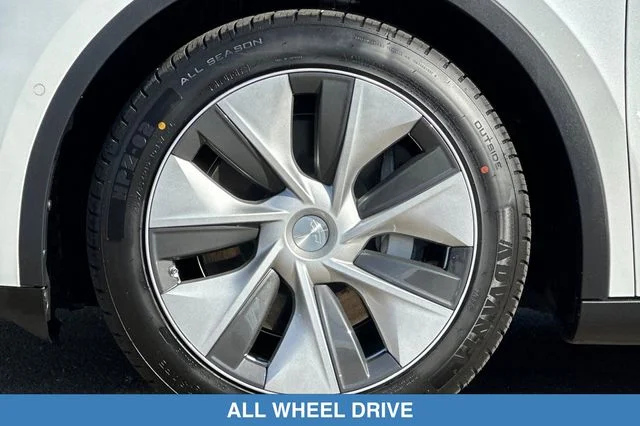 Used 2020 White Tesla Long Range image 28