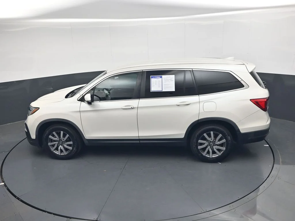Used 2019 White Diamond Pearl Honda EX image 25