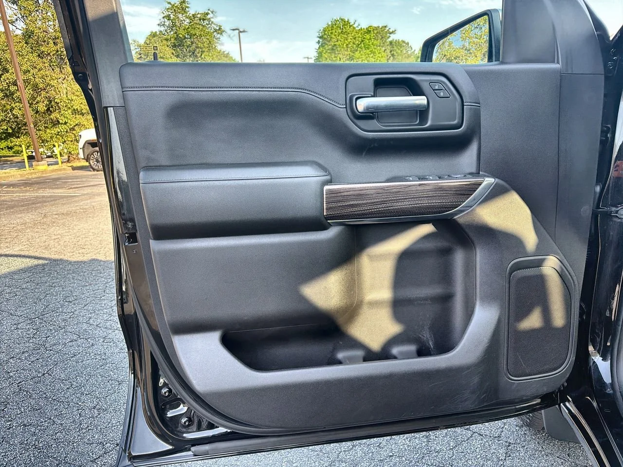 Used 2019 BLACK Chevrolet LT image 18