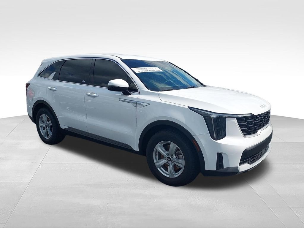 Used 2024 White Kia LX image 7