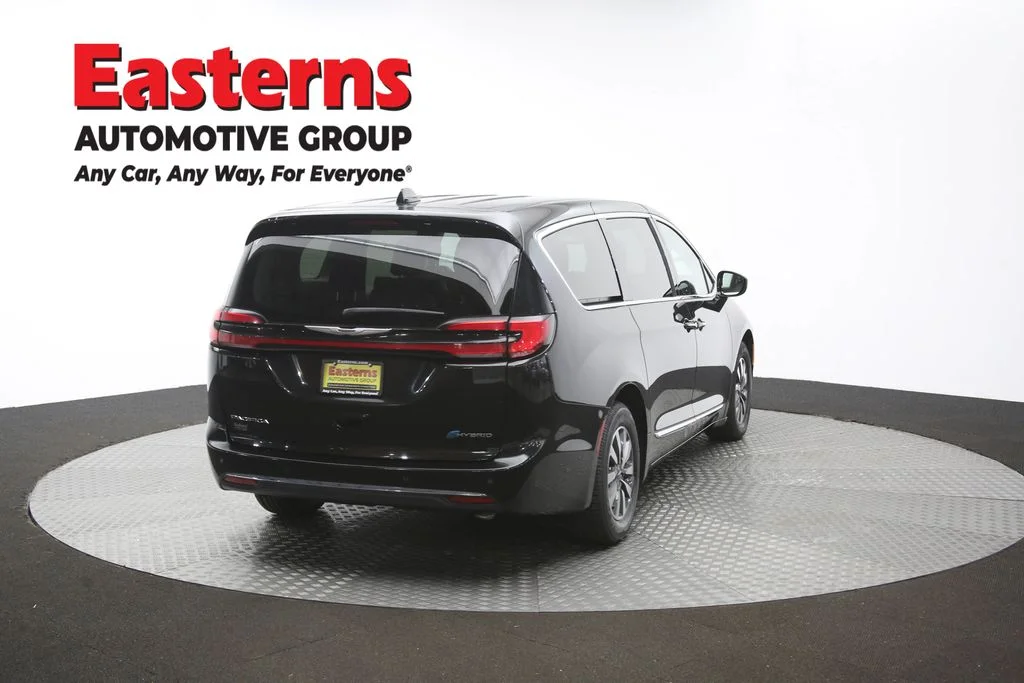 Used 2023 Black Chrysler Limited image 43
