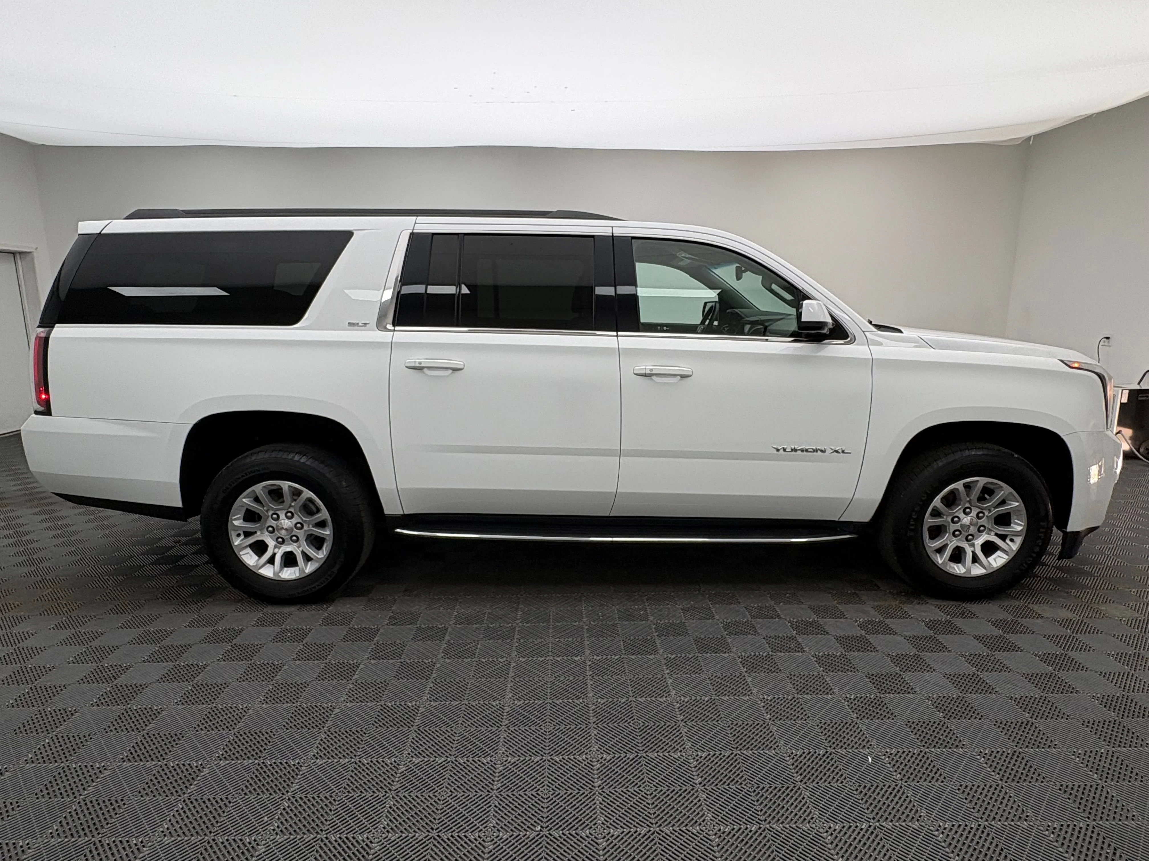 Used 2018 SUMMIT WHITE GMC SLT image 7