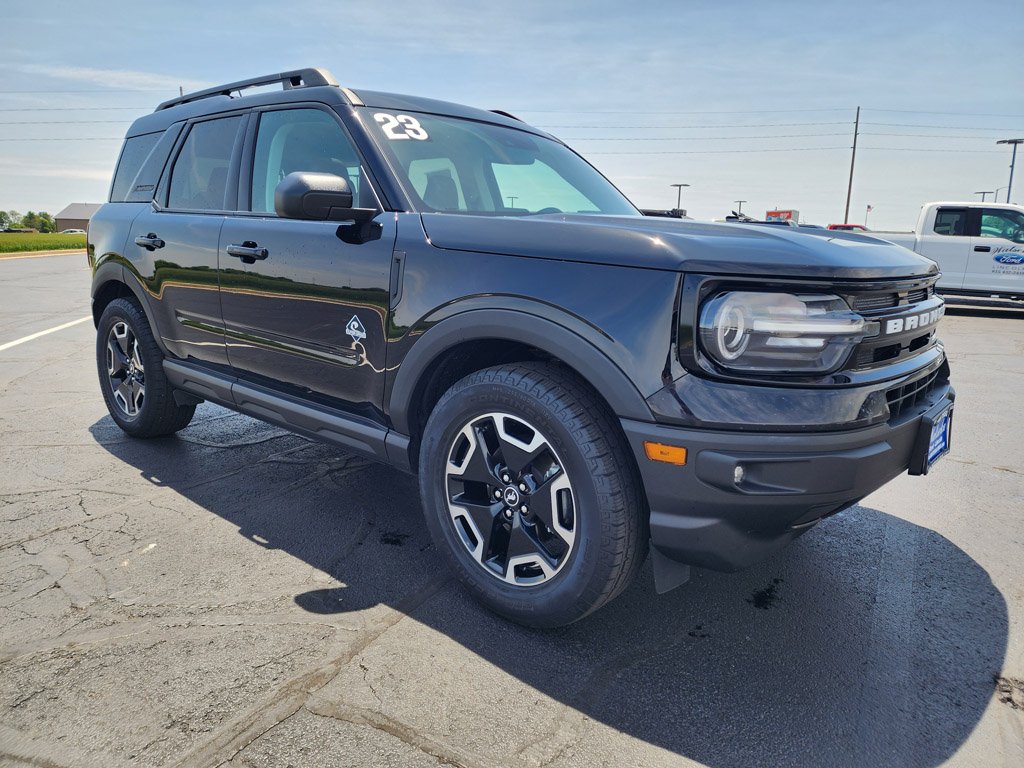Used 2023 Shadow Black Ford Outer Banks image 3