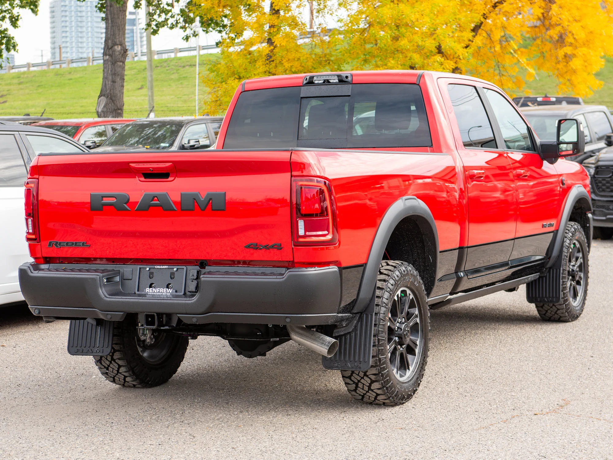 New 2027 Red RAM Rebel* Crew Cab 4x4, Sunroof, Locking Rear Diff, Passenger Screen, Towing Tech Group image 10