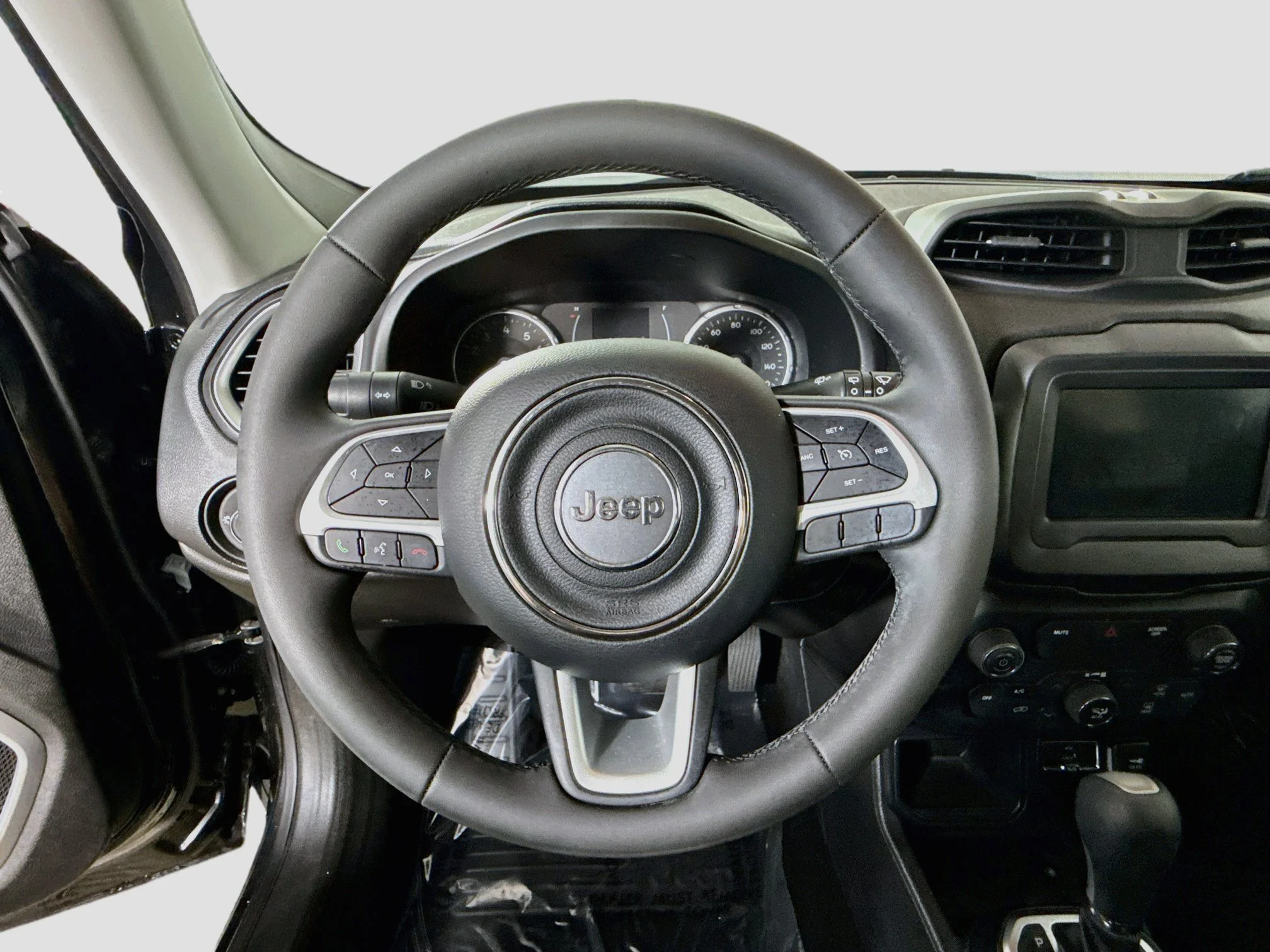 Used 2018 Black Jeep Latitude image 9