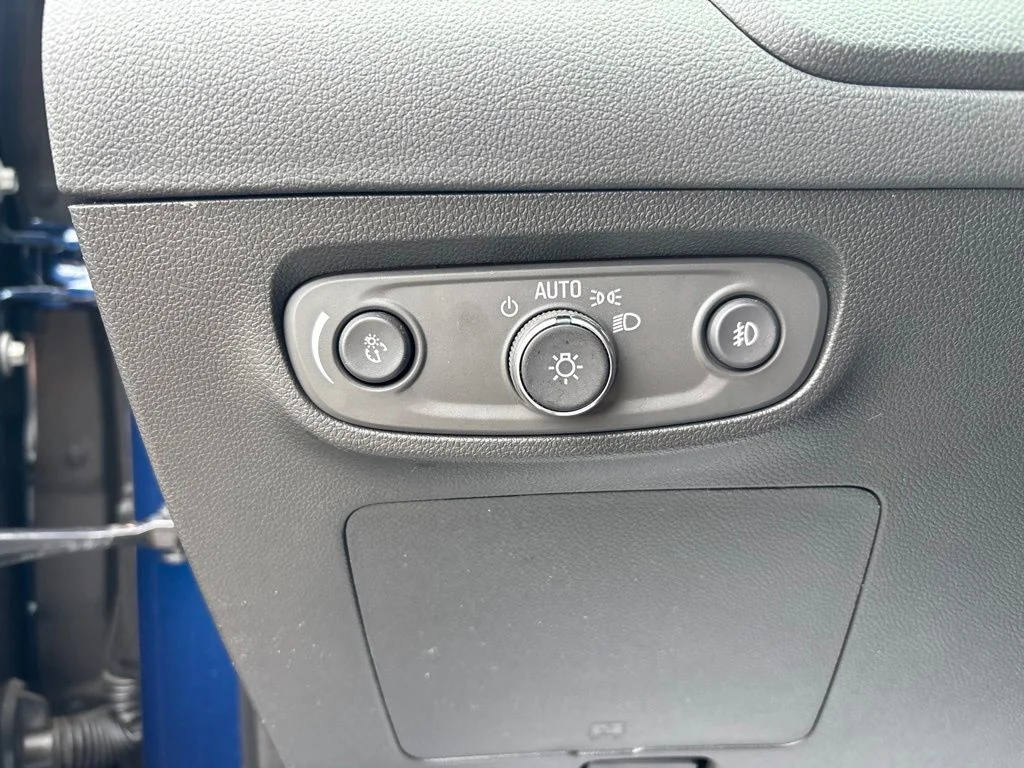 Used 2023 Blue Buick Essence image 24