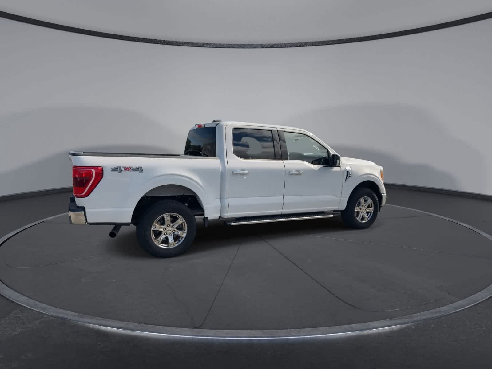 Certified Used 2021 Oxford White Ford XLT image 8