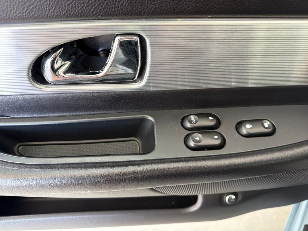Used 2004 Light Ice Blue Metallic Ford Base image 18