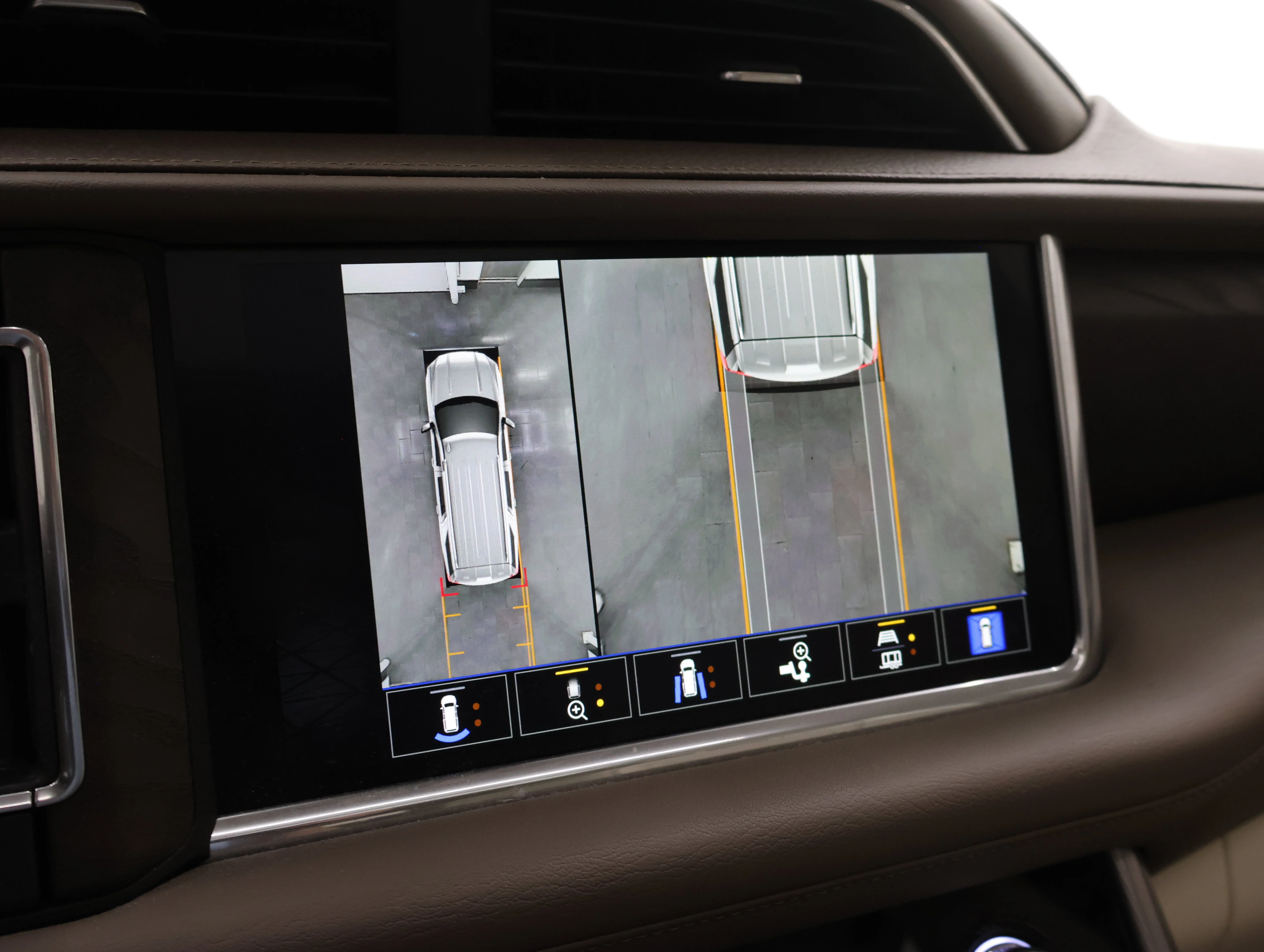 Used 2022 Redwood Metallic GMC Denali image 20