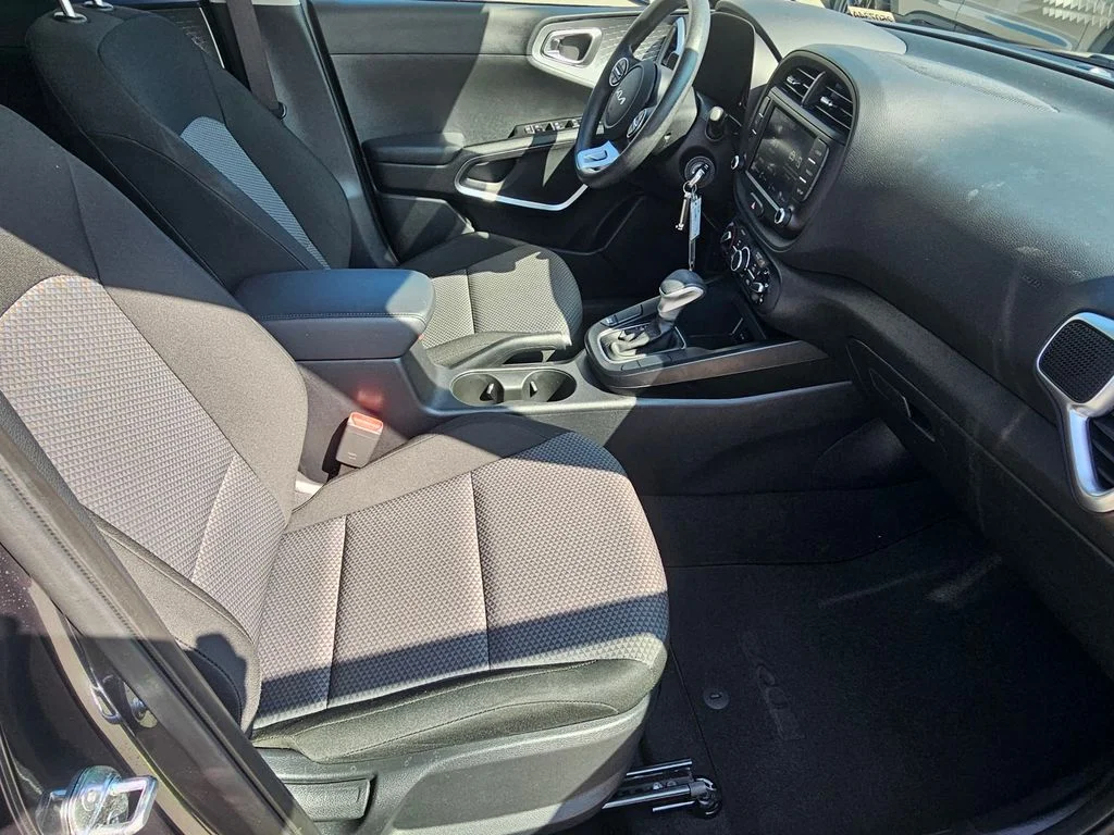 Used 2023 Gravity Gray Kia LX image 8