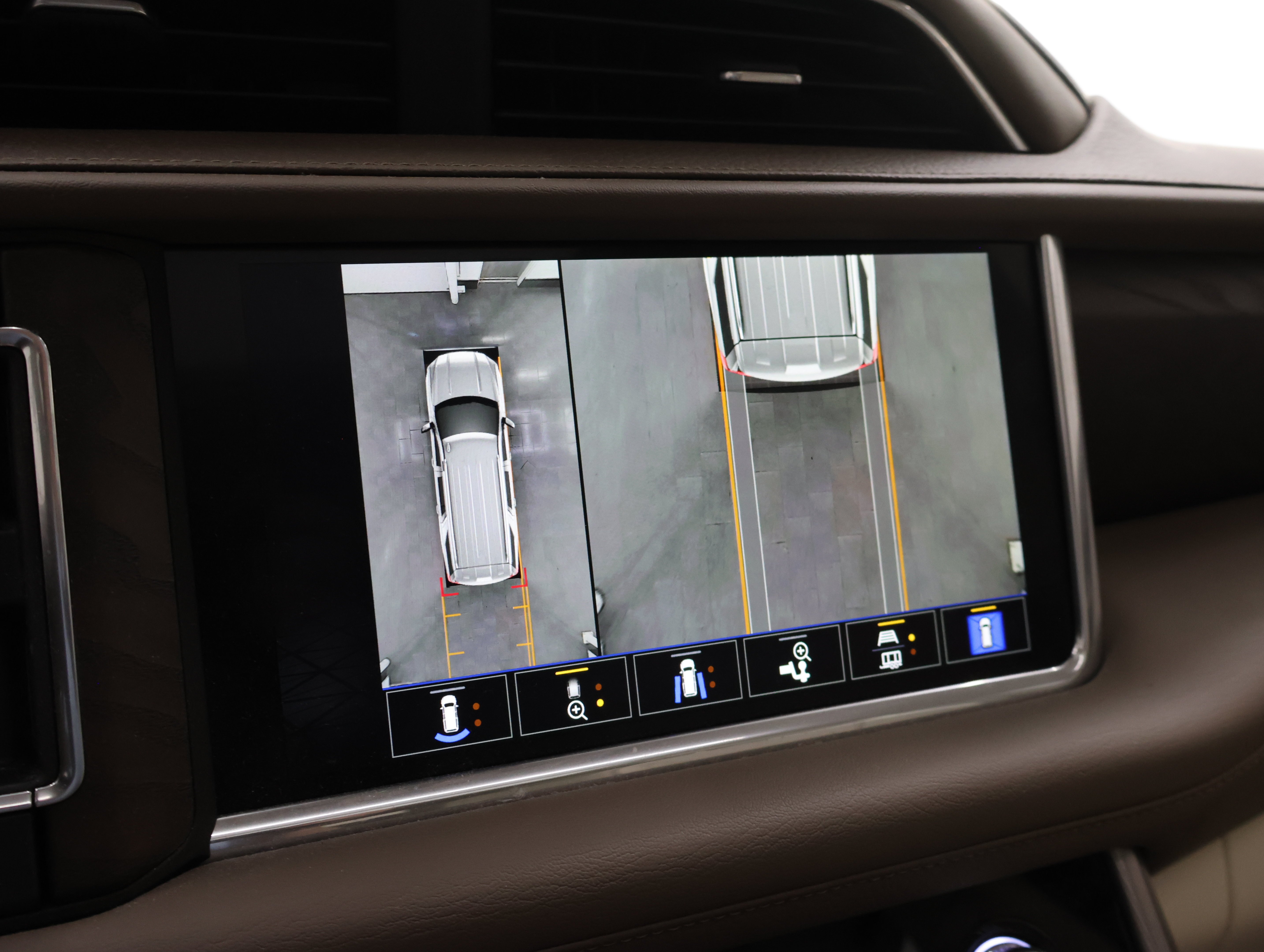 Used 2022 Redwood Metallic GMC Denali image 20