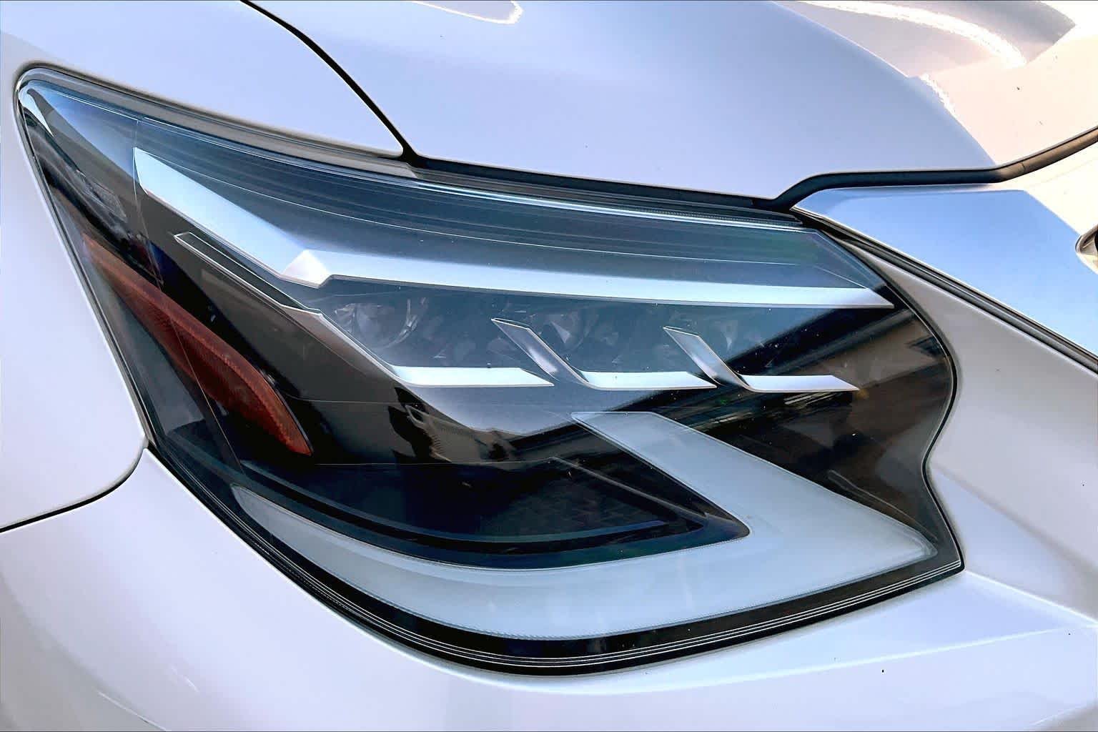 Used 2022 Starfire Pearl Lexus Premium image 27