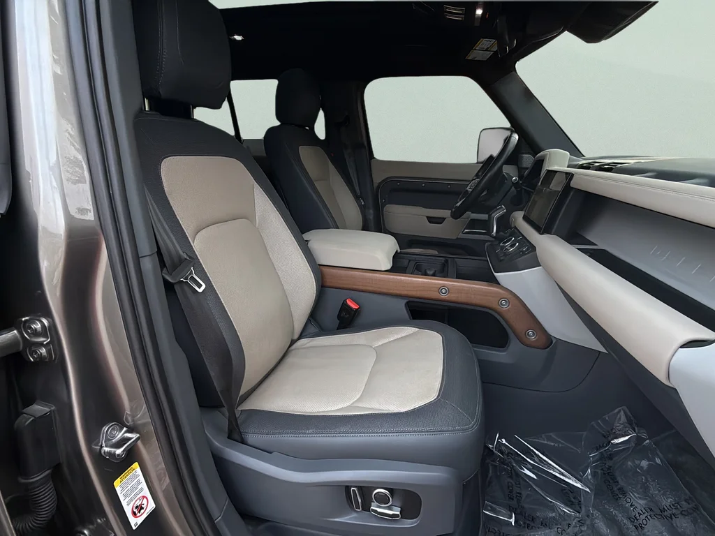 Used 2023 Gray Land Rover X-Dynamic SE image 20
