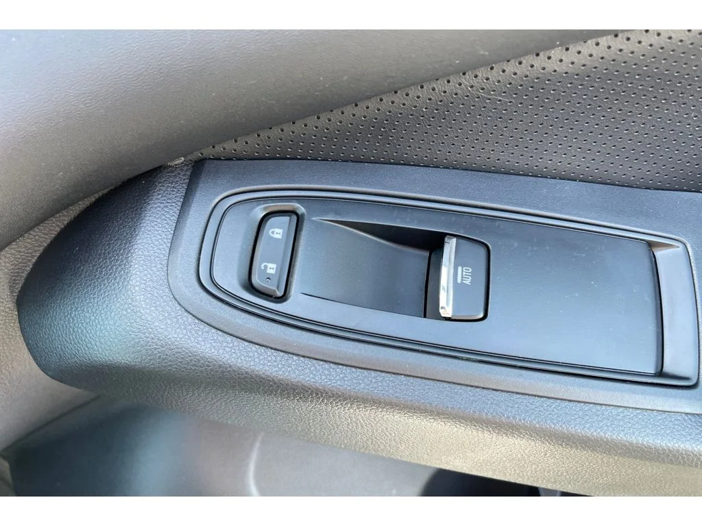 Certified Used 2025 Ice Silver Metallic Subaru Onyx Edition Touring image 23