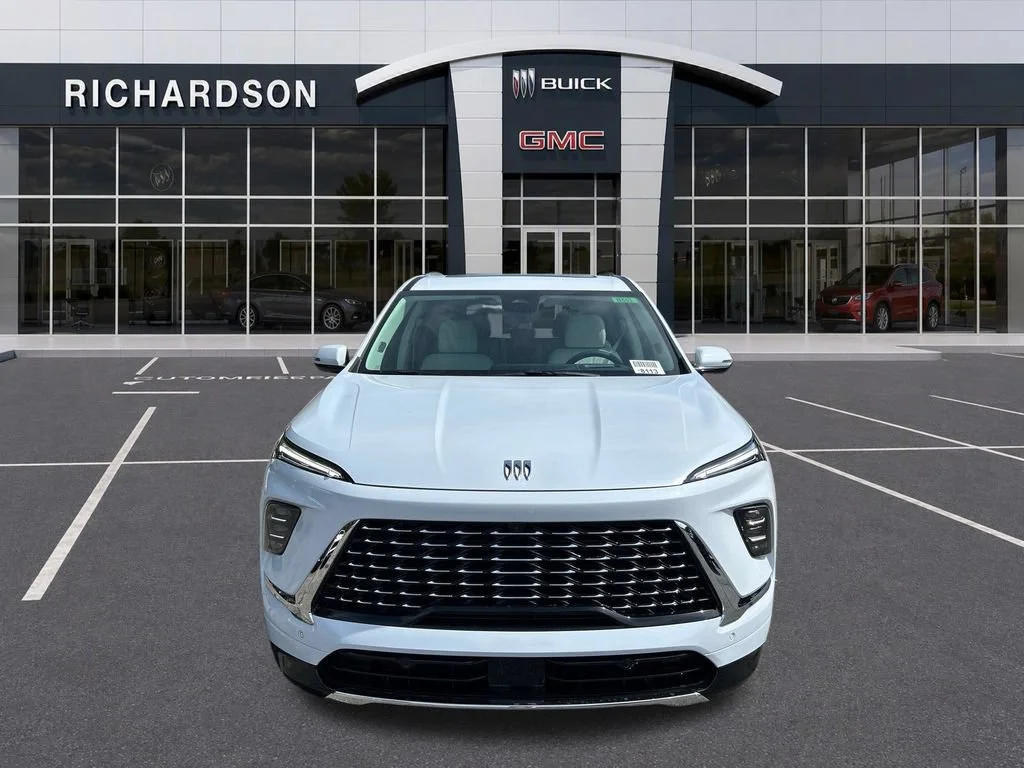 New 2027 Iridescent White Tricoat Buick Avenir image 2