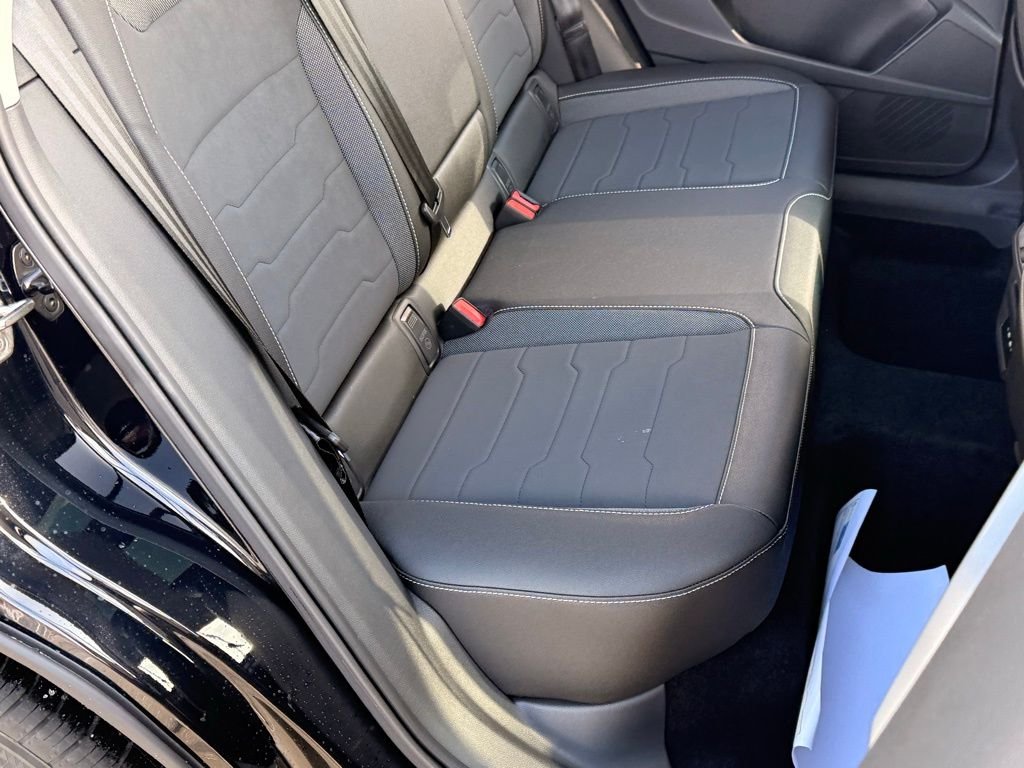 New 2026 Deep Black Pearl Volkswagen 1.5T SE image 28