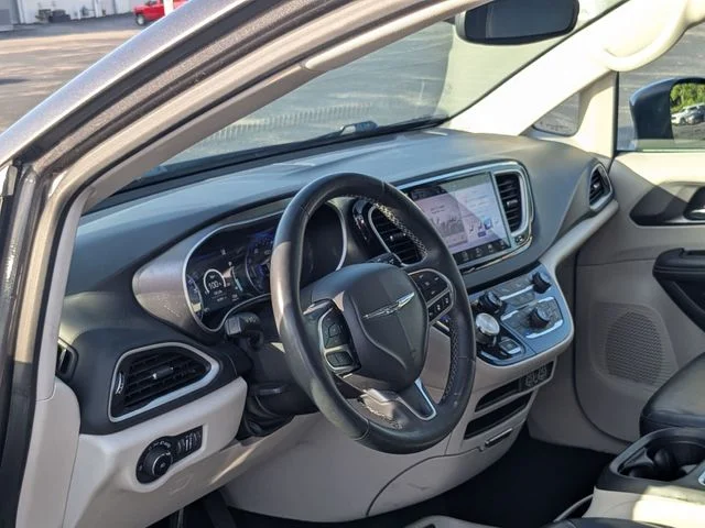 Used 2023 Granite Crystal Metallic Clearcoat Chrysler Touring L image 2