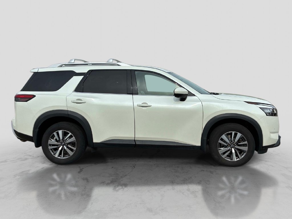 Used 2023 White Nissan SL image 8