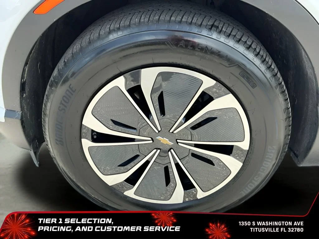 Used 2025 Summit White Chevrolet LT image 43