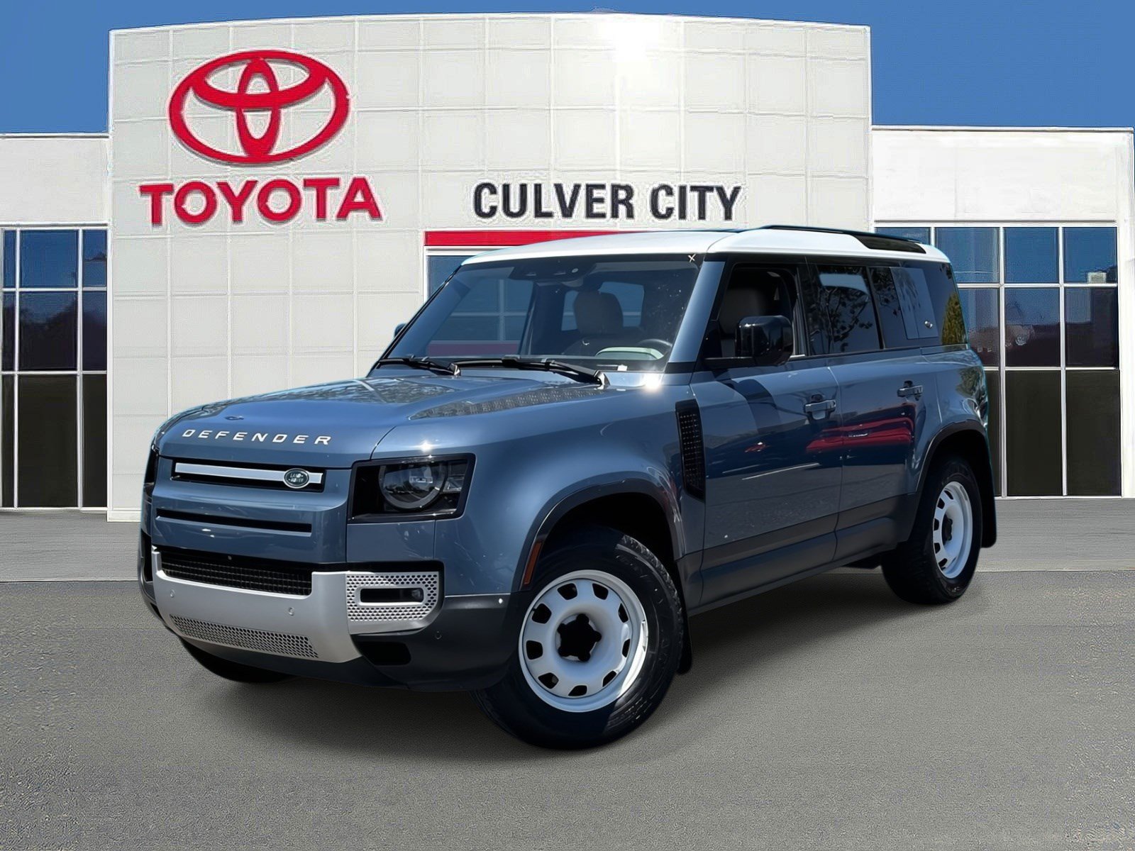 Used 2023 Tasman Blue Metallic Land Rover S image 1