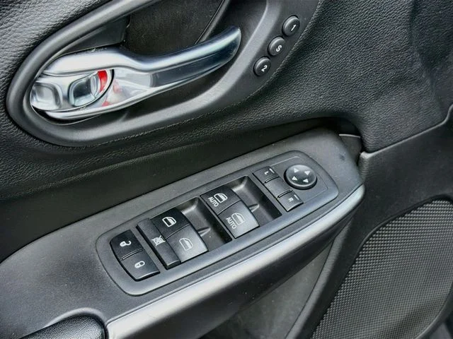 Used 2019 Gray Jeep Limited image 17