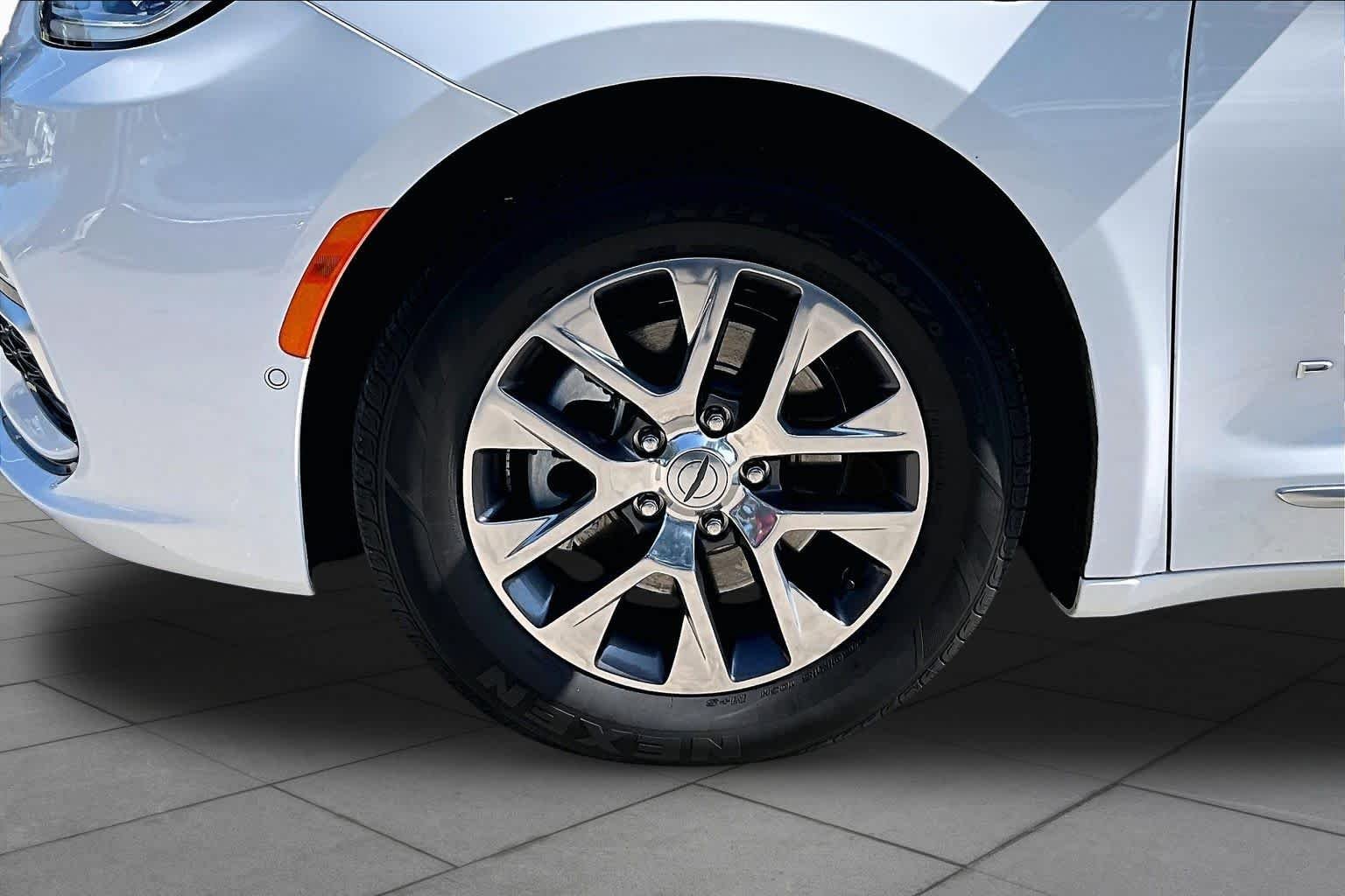 Used 2024 Bright White Clearcoat Chrysler Hybrid Pinnacle image 11
