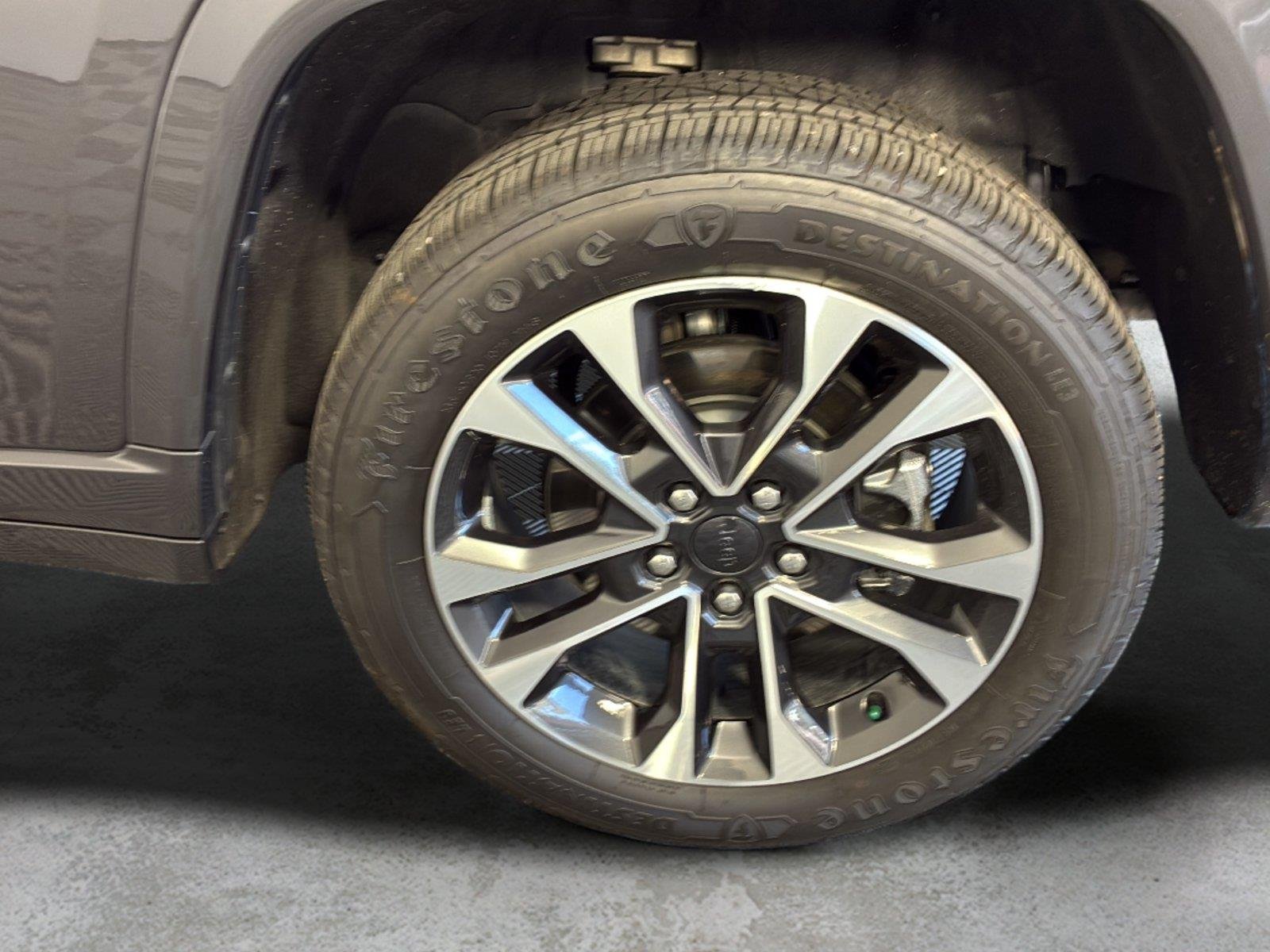 Used 2023 Baltic Gray Metallic Clearcoat Jeep Overland image 38