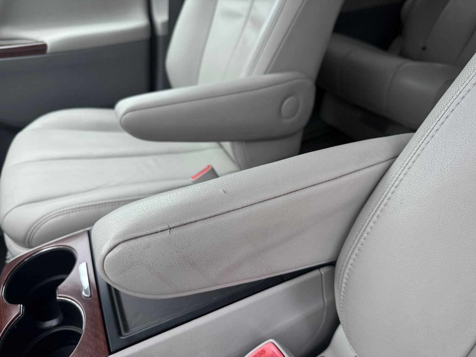 Used 2014 Silver Sky Metallic Toyota XLE image 14