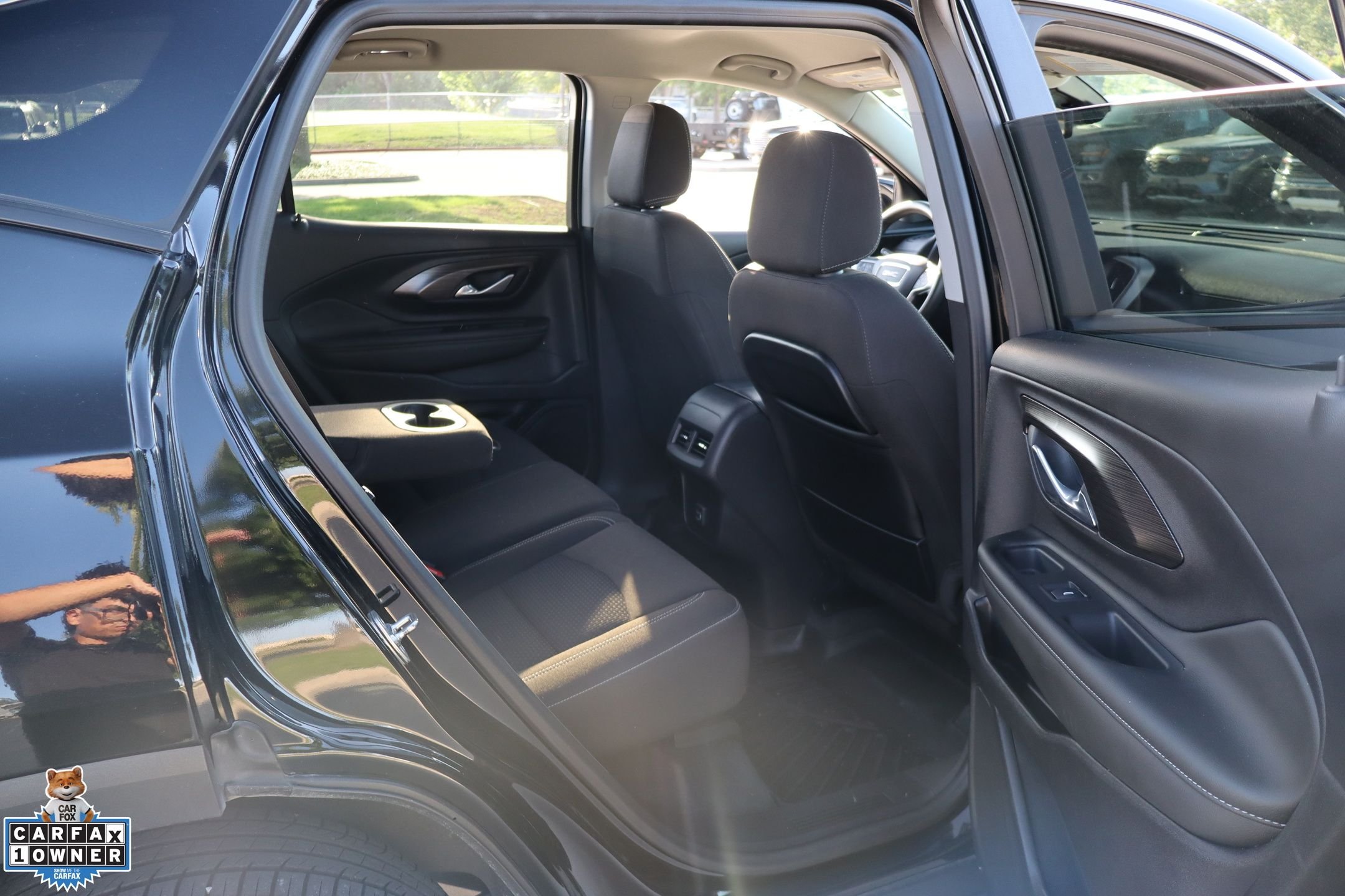 Used 2024 Ebony Twilight Metallic GMC SLE image 26