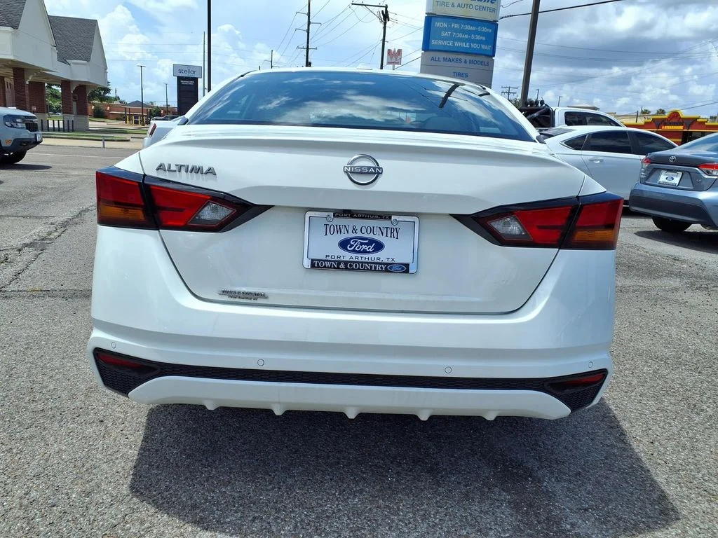Used 2025 White Nissan 2.5 SV image 19