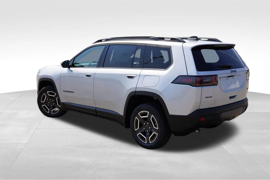 New 2026 Silver Zynith Clearcoat Jeep Limited image 5