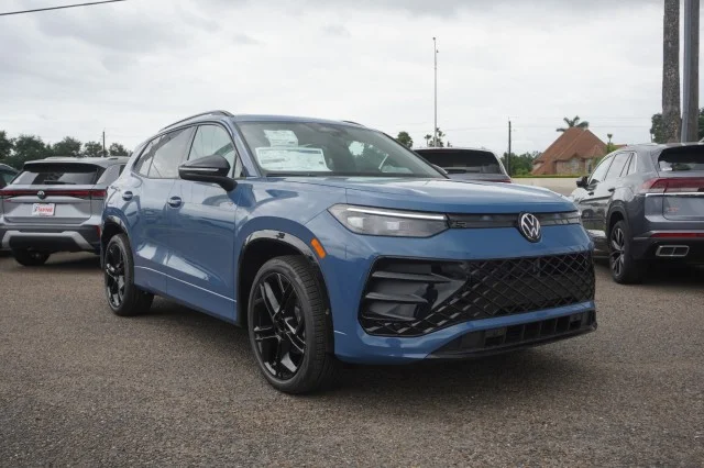 New 2026 Monterey Blue Pearl Volkswagen 2.0T SE image 3