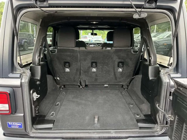 Used 2018 Gray Jeep Unlimited Sport S image 19