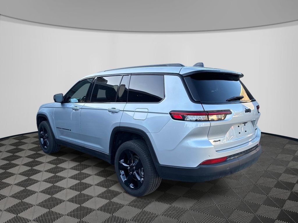Used 2024 Silver Jeep Limited image 5