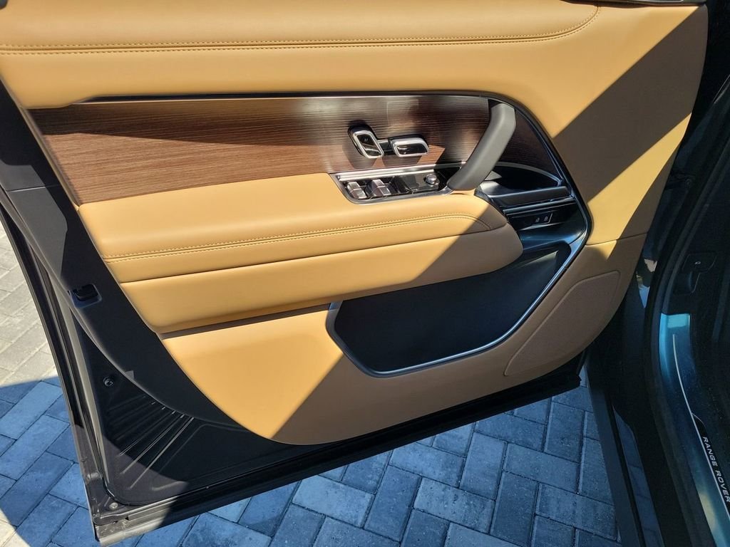 New 2026 Carpathian Grey Land Rover SE image 23