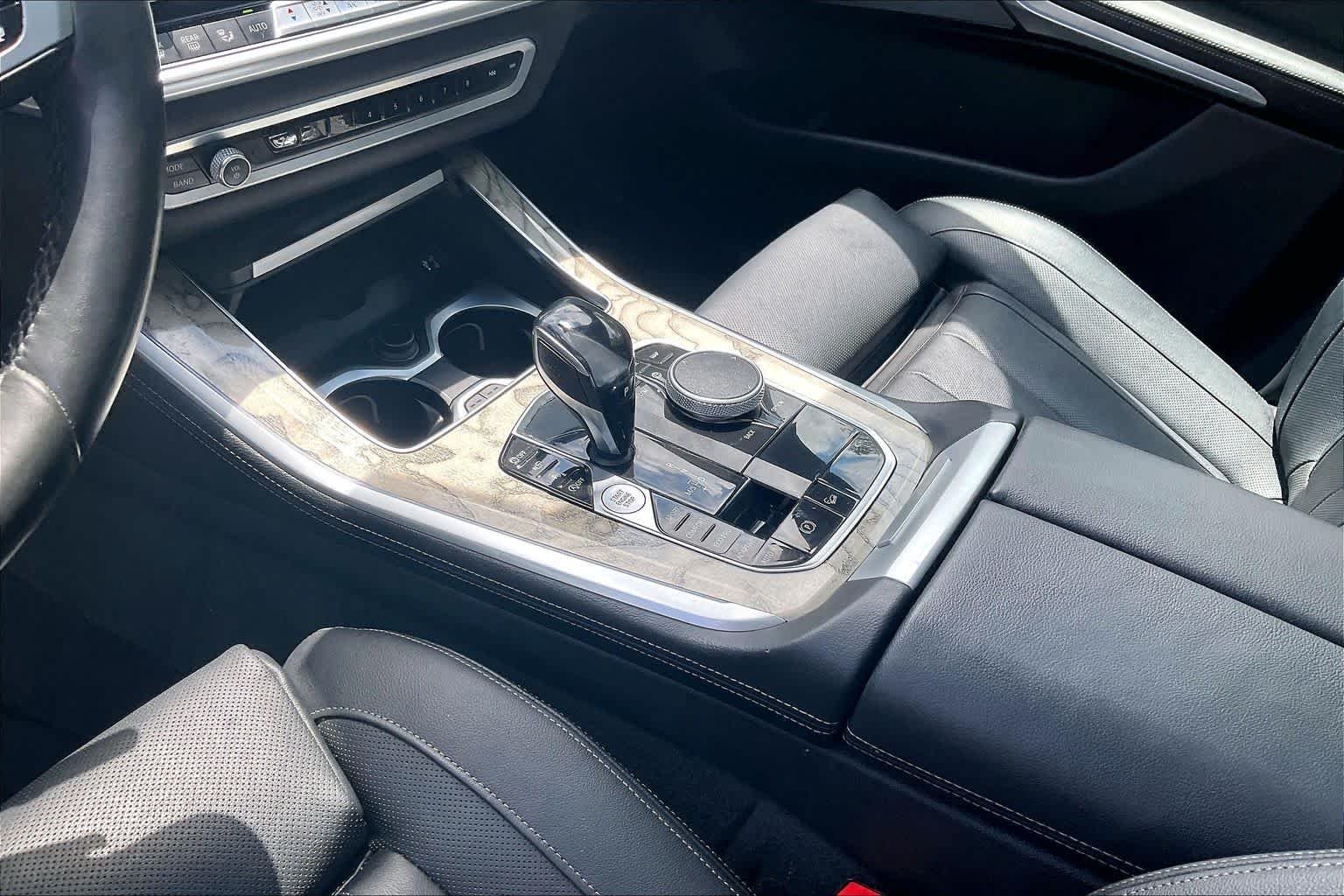 Used 2019 Arctic Gray Metallic BMW xDrive40i image 16