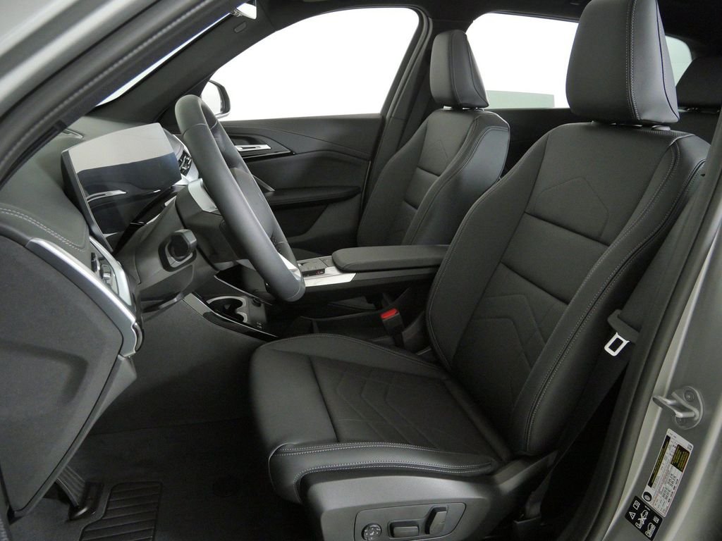 New 2026 Space Silver Metallic BMW xDrive28i image 33