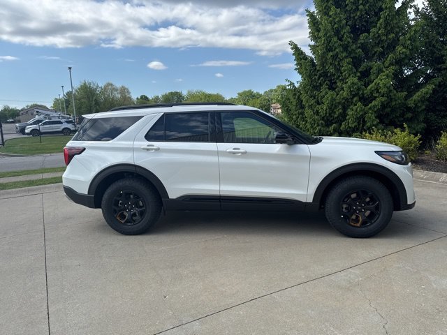 New 2026 Star White Metallic Tri-Coat Ford Tremor image 34